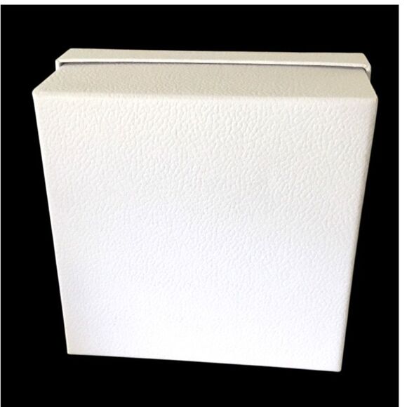 DIOR WHITE AND GOLD LETTERS. - Picture 3 of 4